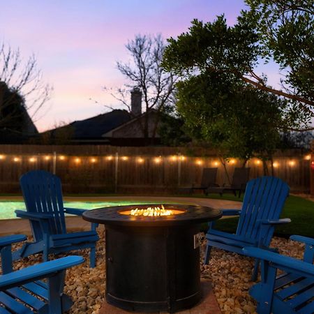 Pool Hottub Firepit Bbq Billiard Ps4 Golf Pflugerville Exterior photo